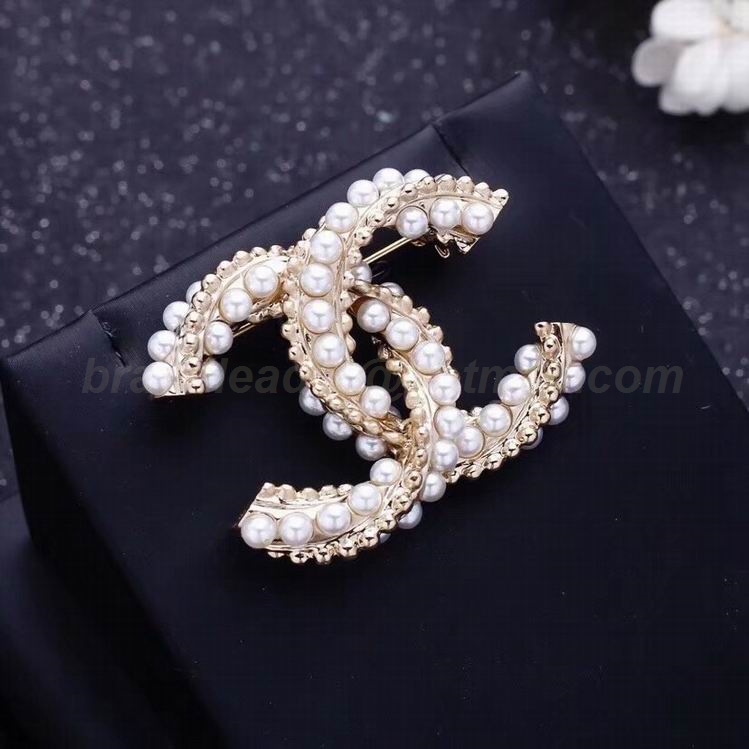 Chanel Brooch 136